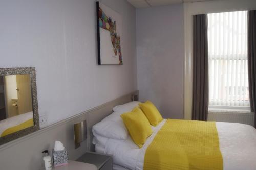Double Room image 9