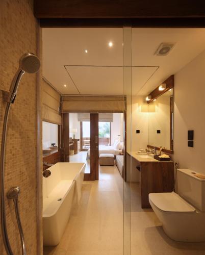 Double Room with Sea View image 2