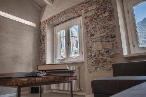  House Of Glass Cathedral View - The House Of Travelers in Como
