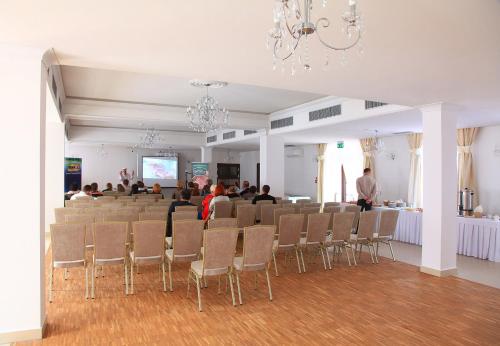 Hotel Camelot - image 11