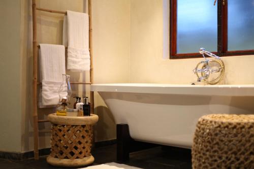 Ivory Wilderness River Rock Lodge 3