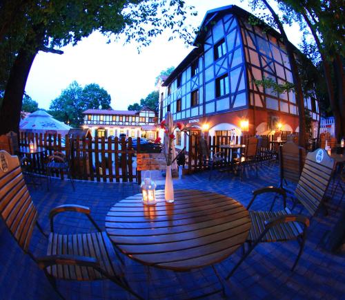 設施, 卡米洛特酒店 (Hotel Camelot) in 施扎夫諾茲德魯伊