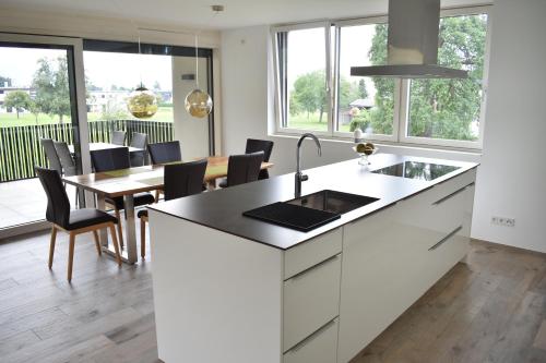 บริการและสิ่งอำนวยความสะดวก, Zweite Heimat in โลเชา ไบ เบรเกินซ์