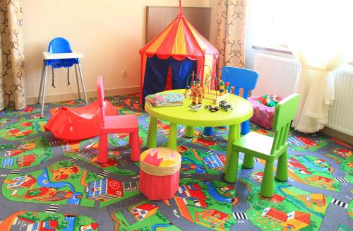 兒童遊樂場, 卡米洛特酒店 (Hotel Camelot) in 施扎夫諾茲德魯伊