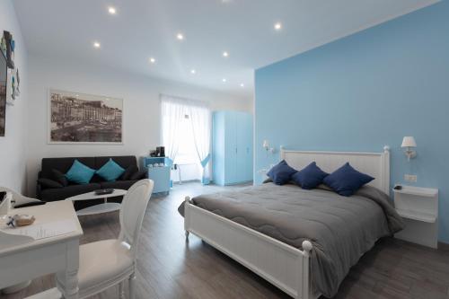 Suite Napoletana, Naples