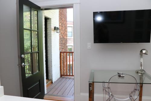 A Stylish Stay w/ a Queen Bed, Heated Floors.. #34 detail