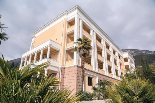 Old Gagra Hotel