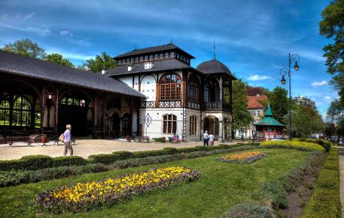 Iekārtas, Bukowy Dworek in Szczawno Zdroj