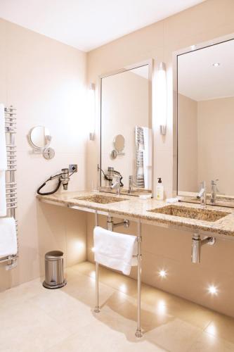 Hotel Le Clos De La Vouge - 화장실