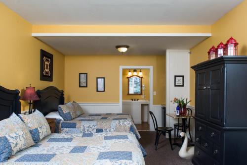 Colonial Inn - image 2