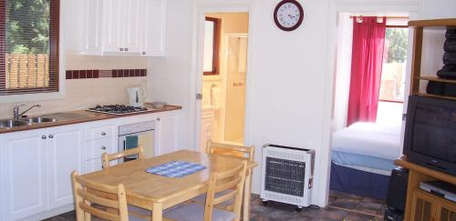 Latrobe Mersey River Cabin and Caravan Park in Devonport