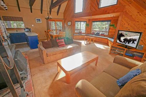 2552 Humboldt Cabin - image 3