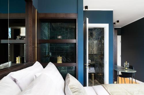 Spinoza Suites – Amsterdam, NY
