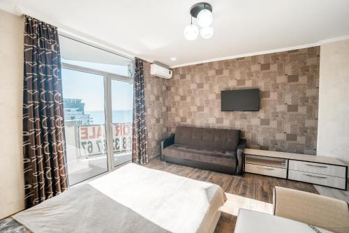 Sea Tower Apart 12