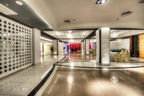 Előcsarnok, Raia Hotel Kota Kinabalu near Sabah Állami Múzeum