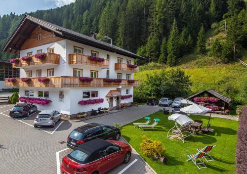 Garni Lanzinger - Hotel - Selva di Val Gardena