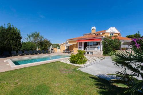 Villa VEDORNA - large luxury house with pool, wellness room with jacuzzi & sauna, game room, children's playground & bbq, Pomer, Istria - Accommodation - Pomer
