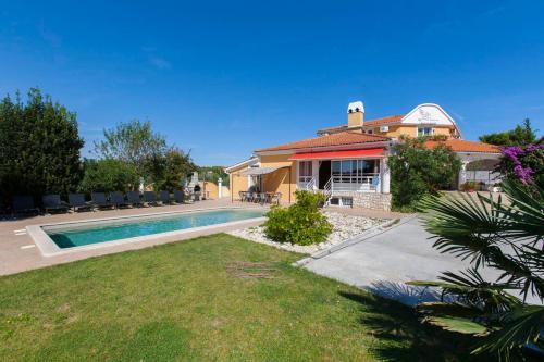 Villa VEDORNA - big wellness house near beach, pool, wellness room with jacuzzi & sauna, game room, table tennis, playground & bbq, Pomer, Istria - Location, gîte - Pomer
