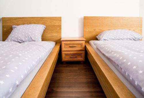 双人间 (double room)