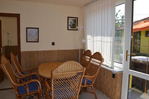 Arany Tisza Apartmanház (Arany Tisza Apartmanhaz) in โปรอสซโล่