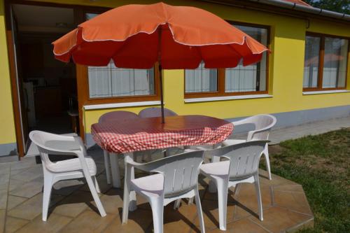 Arany Tisza Apartmanház (Arany Tisza Apartmanhaz) in โปรอสซโล่