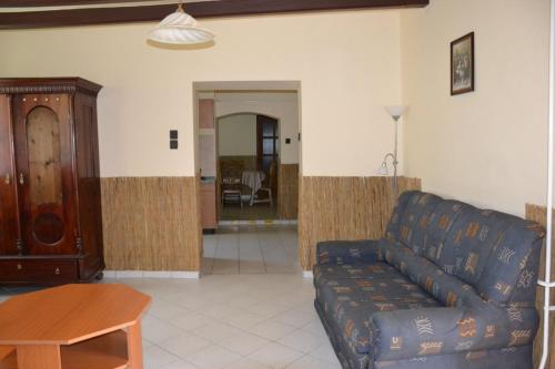 Arany Tisza Apartmanház (Arany Tisza Apartmanhaz) in โปรอสซโล่