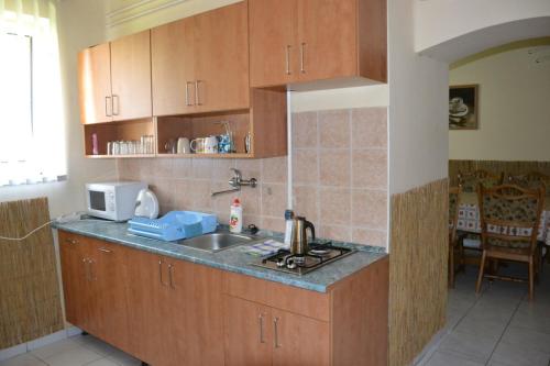 Arany Tisza Apartmanház (Arany Tisza Apartmanhaz) in โปรอสซโล่