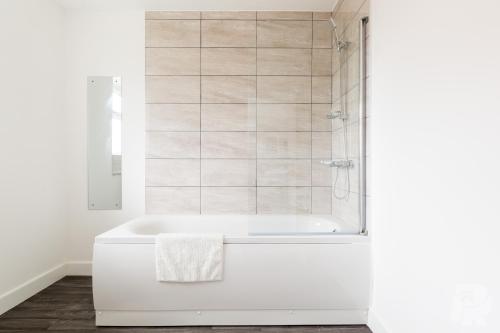 Birmingham Estate I By Prime Stays - image 3
