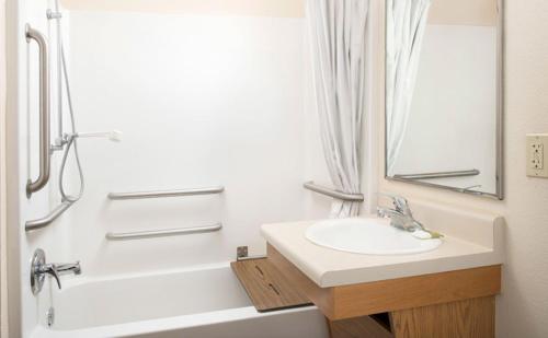 WoodSpring Suites Holland - Grand Rapids photo
