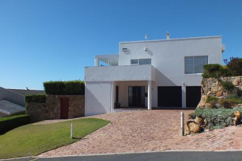 Penguinden - load-shedding free Penguinden - load-shedding free