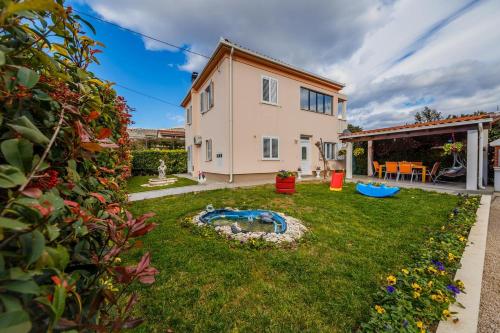 Apartments by the sea Kastel Stari Kastela - 16554
