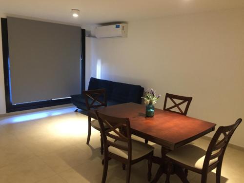 One-Bedroom Apartment image 4