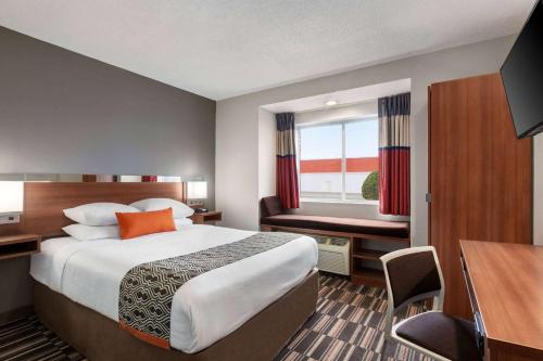 Microtel Inn & Suites by Wyndham Tifton Room Type - Queen Room - Non-Smoking