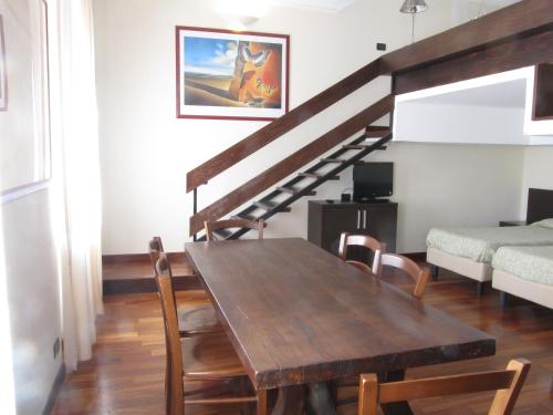 One-Bedroom Apartment image 5