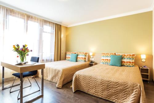 Geneva Hotel - image 4
