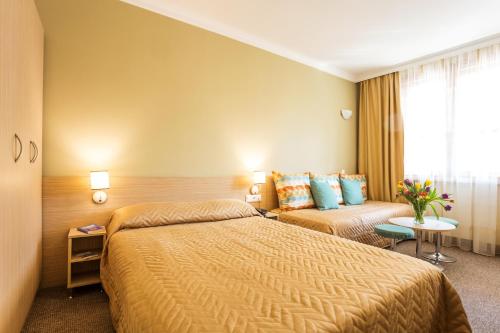 Geneva Hotel - image 8