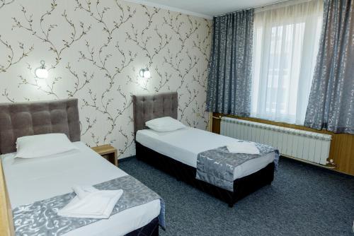 3 twin beds