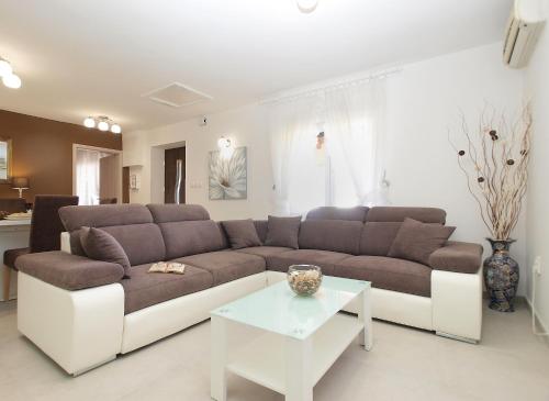 Holiday Home Villa Angelina 1233 in Hreljici