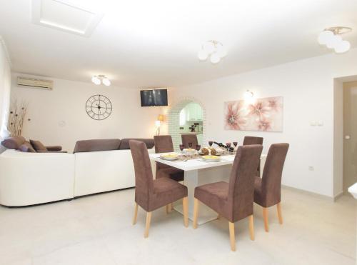 Holiday Home Villa Angelina 1233 in Hreljici
