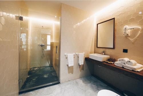 Malaga Premium Hotel - image 12