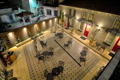 Hotel Antique - image 10
