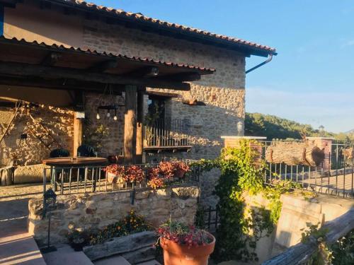 Masia de la Serra de la Cogulla in Monroyo