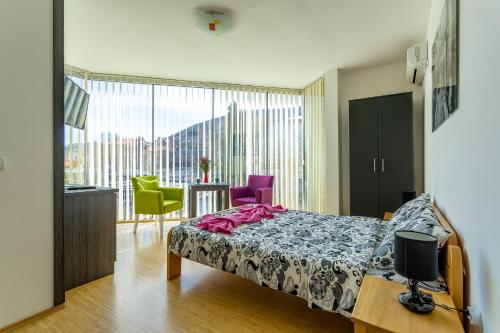 1 double bed