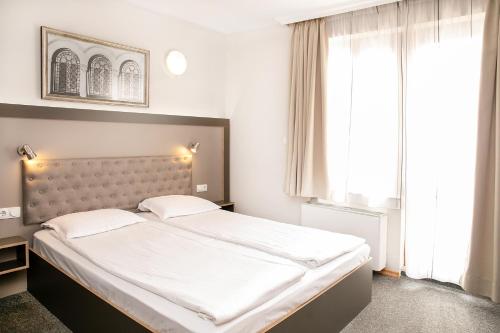 Hotel Niky - image 13