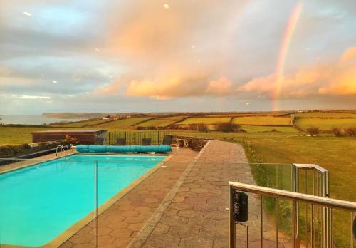 สระว่ายน้ำ, The Pickwick Inn & Oliver's Restaurant in แพดสโตว์