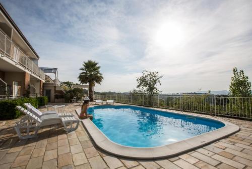 Swimming pool, Holiday Residence Belohorizonte in Macerata