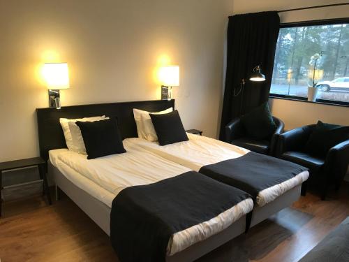 3 twin beds