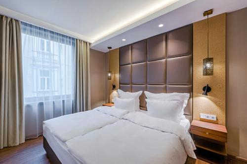 Continental Hotel Budapest - image 9