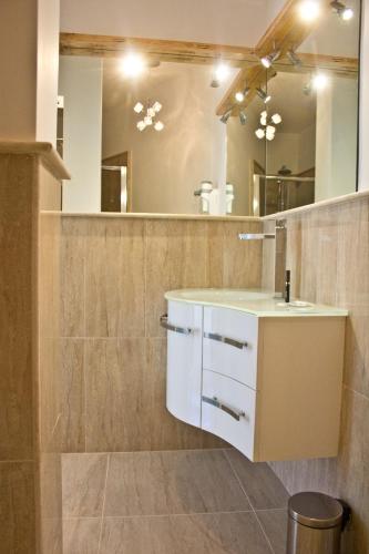 Glamroom Vatican Apartment - image 5