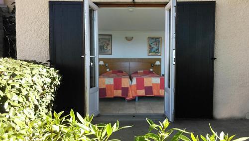 2 twin beds